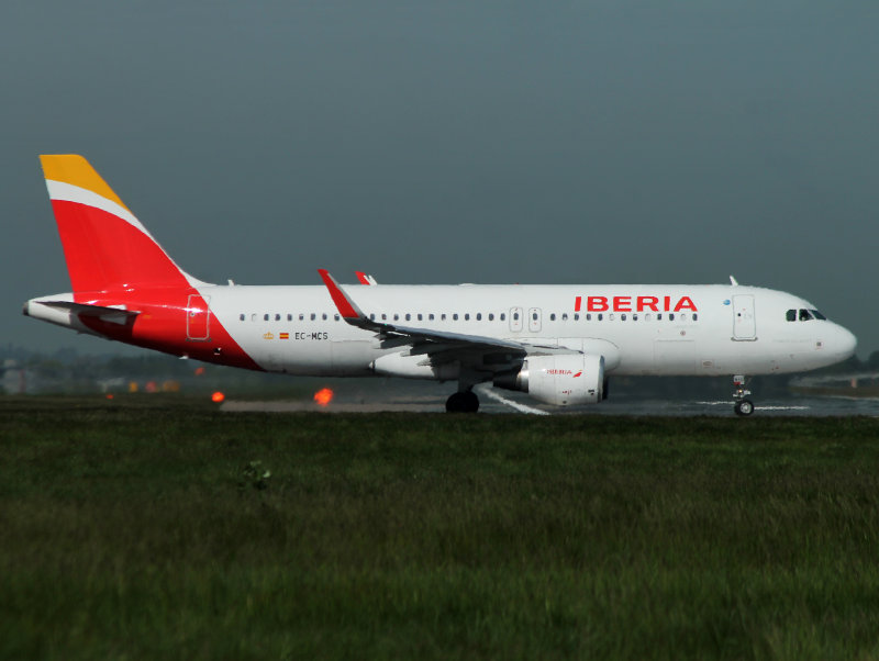 A320  EC-MCS  LHR 3-15  CPD2.jpg
