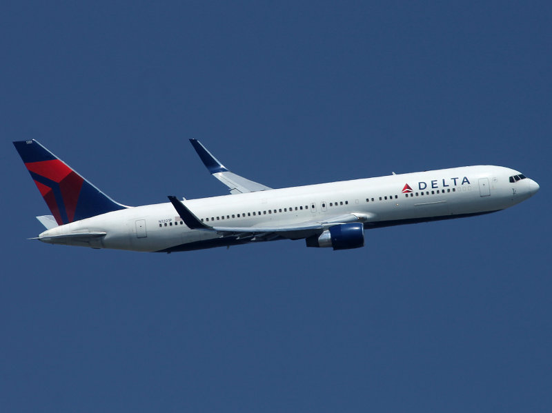 B76W N1201P LHR 4-15 CPD.jpg