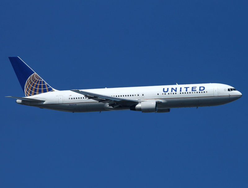 B767-300 N657UA