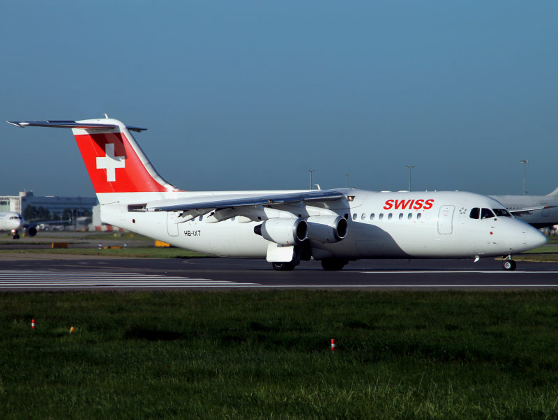 RJ100 HB-IXT LHR 13-5-15 CPD.jpg