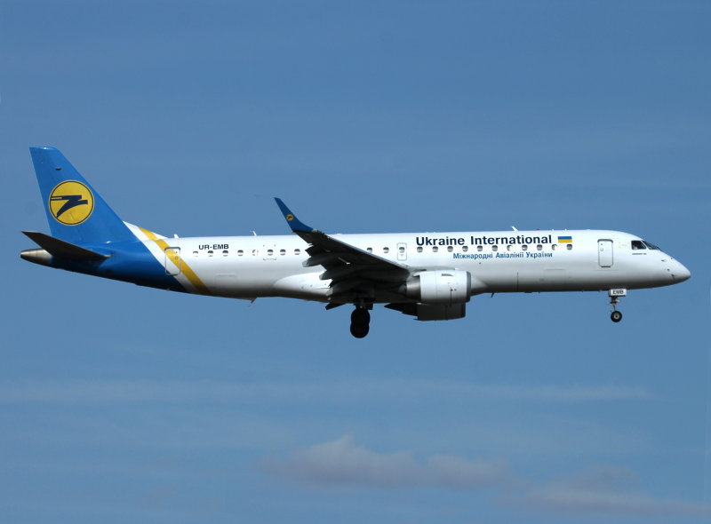 E190  UR-EMB  LGW 4-15  CPD.jpg