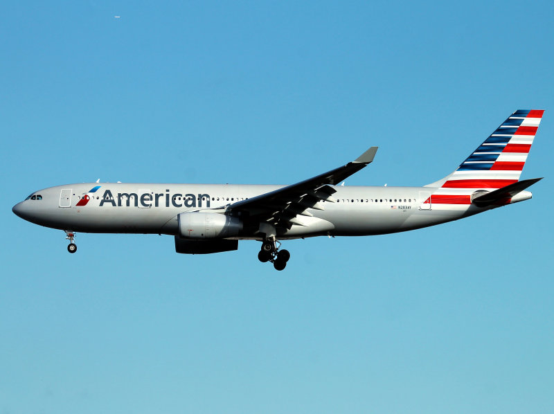 A332 N283AY LHR 3-15 CPD.jpg