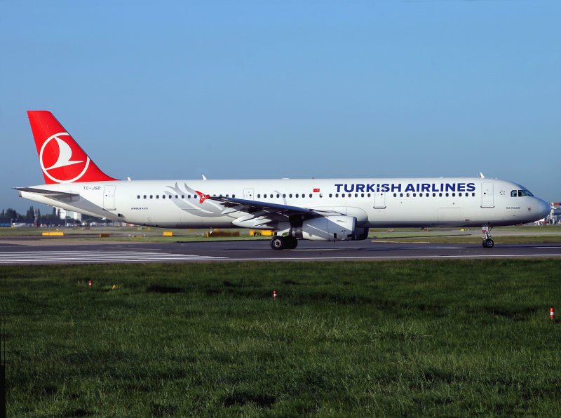 A321  TC-JSD  LHR 21-5-15  CPD.jpg