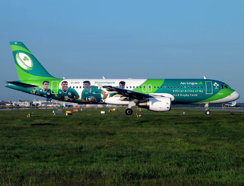 Special Rugby World Cup livery departing Gatwick from 08R