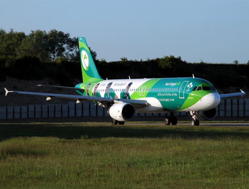 Almost looks like this was taken airside...well the camera was anyway..at LGW