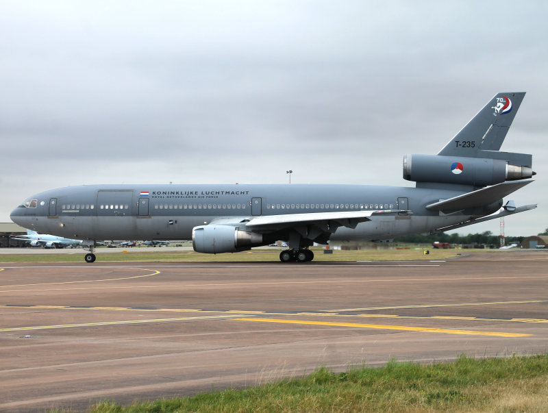 DC10-30 T-235