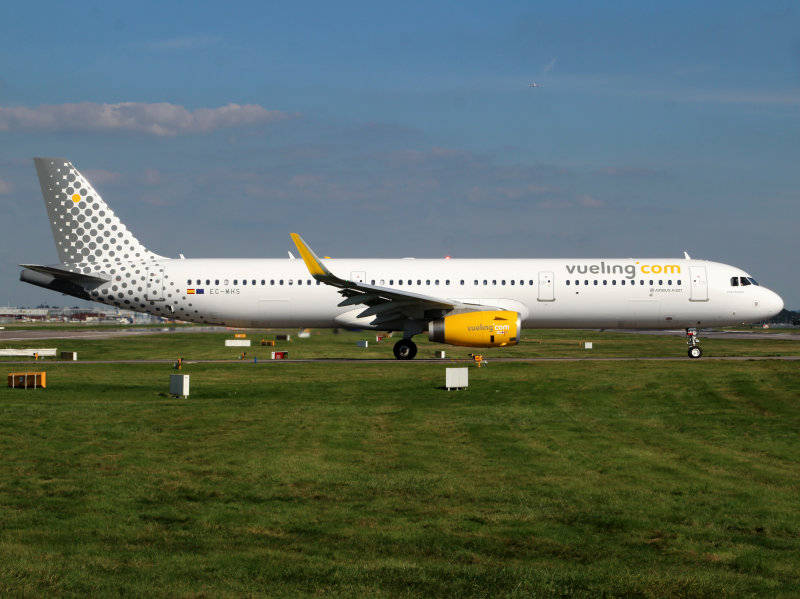 Nice to get the stretched plane on the afternoon service for a change!
Departing Gatwick for 08R..