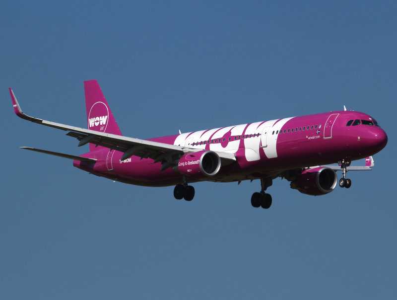 A321 TF-MOM  