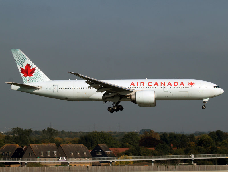 C-FIUJ LHR 2-10-15 CD.jpg