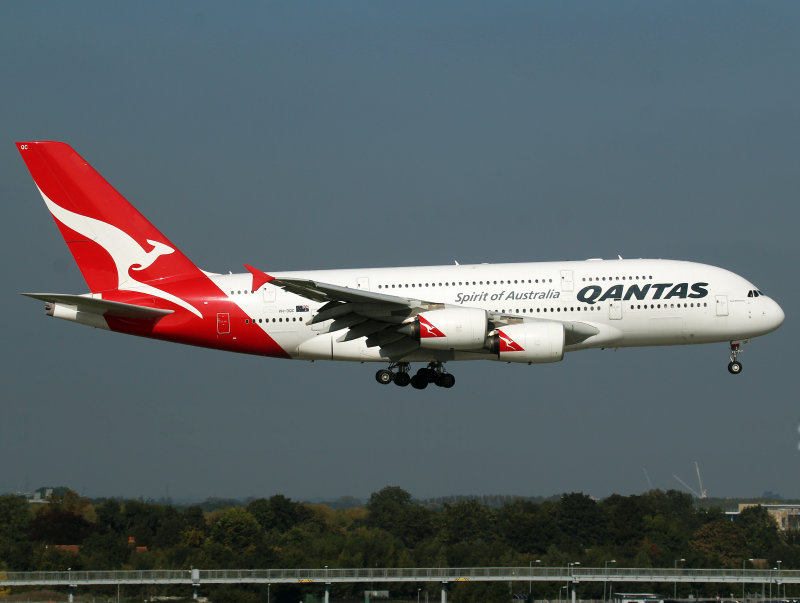 VH-OQC LHR 2-10-15 CD.jpg