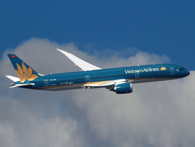 Departing late around 3pm from 09R at Heathrow, turning for Dover.