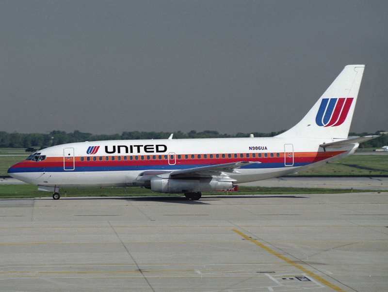 B737-200 N986UA  