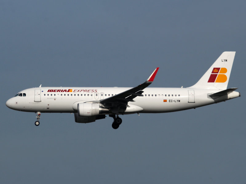 A320  EC-LYM 