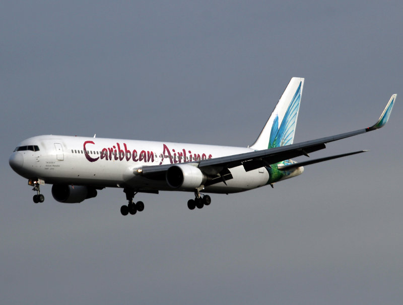 Half-frontal at LGW for 26L