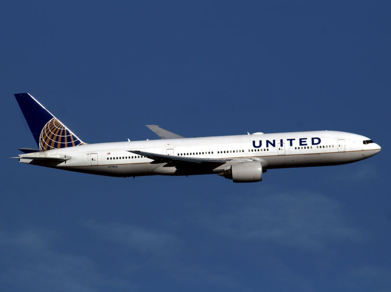 B777-200 N778UA
