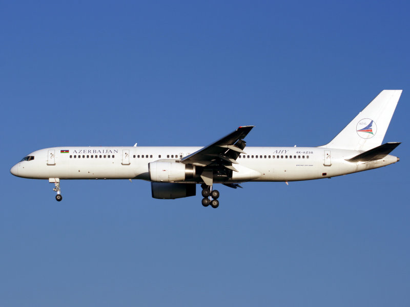 B757-200 4K-AZ38