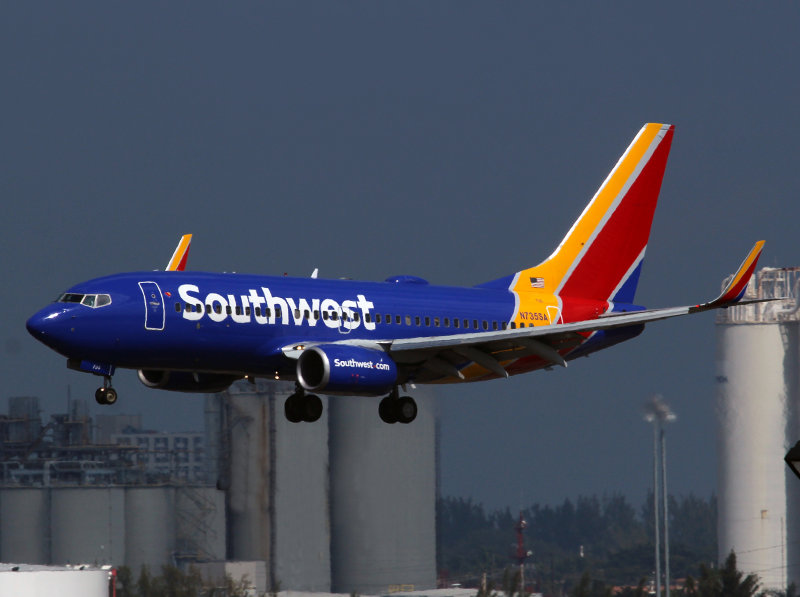 B737-700 N735SA