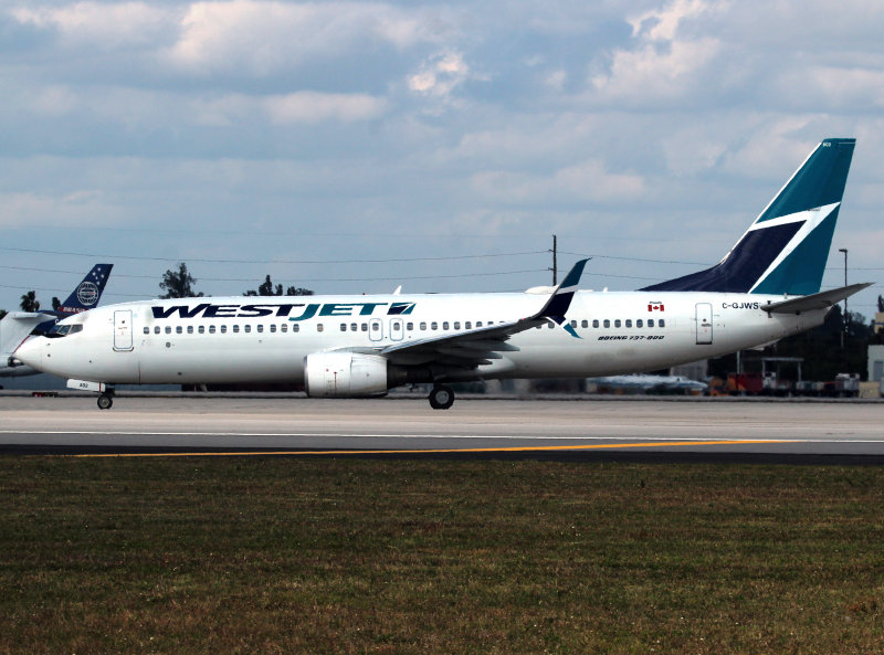 B738 C-GJWS