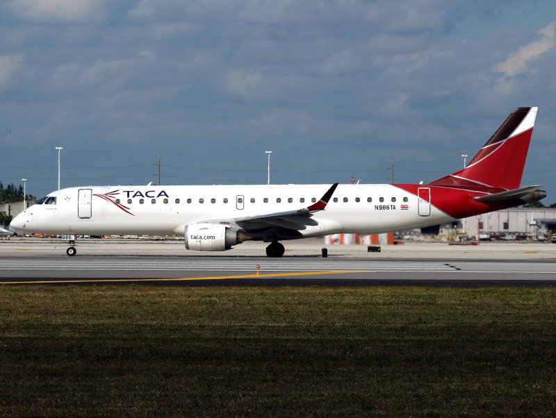 Emb-190 N986TA