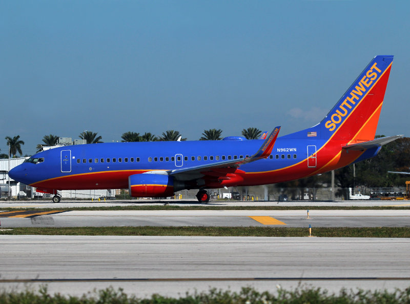 B737-700 N962WN