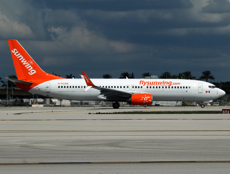 B738 C-FLSW