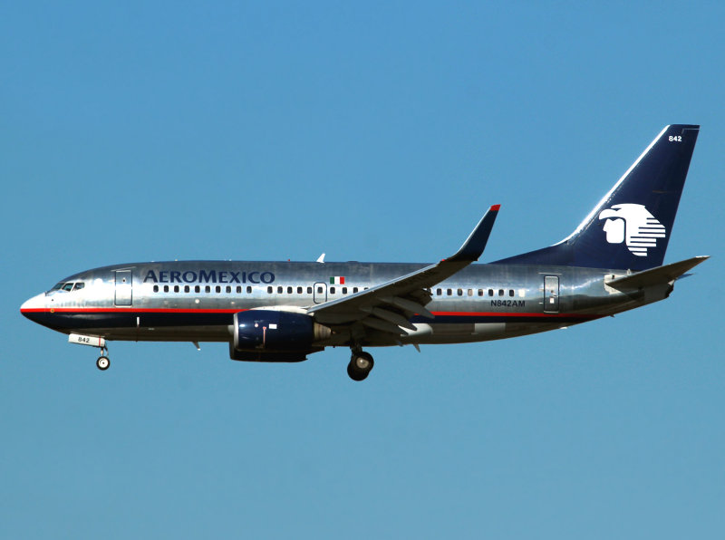 B737-700 N842AM