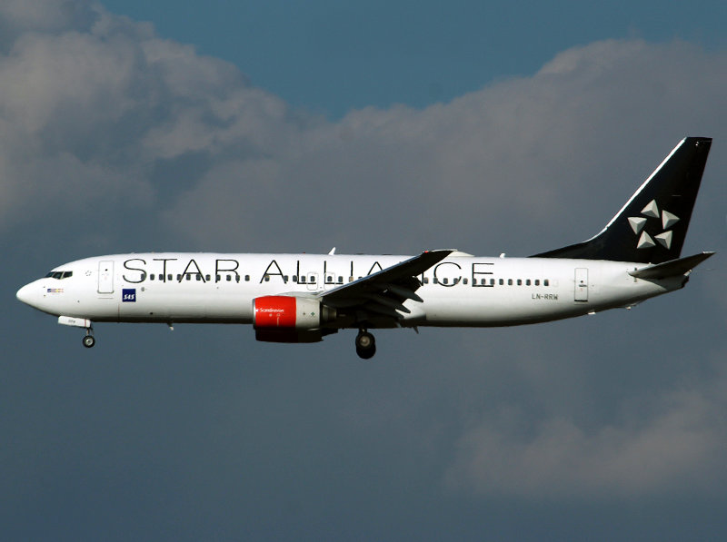 B737-800 LN-RRW