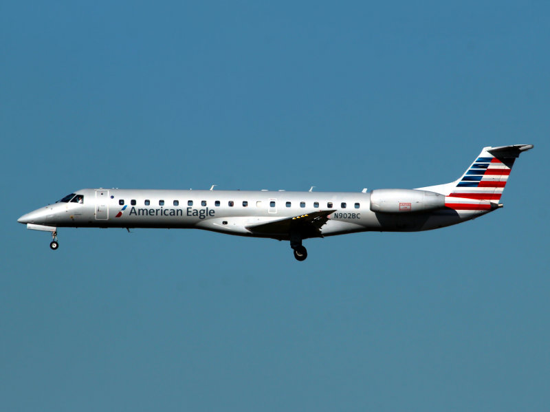 Emb 145 N902BC
