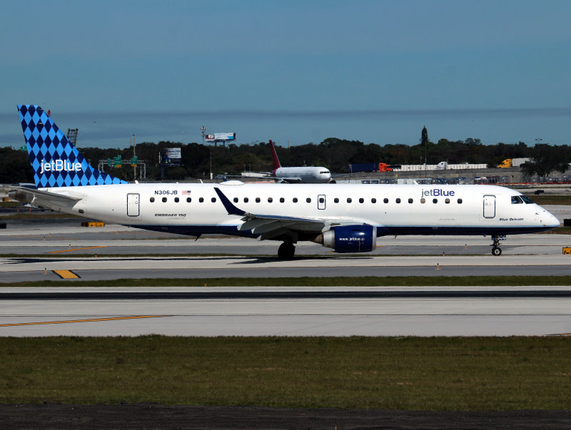 Emb-195 N306JE 
