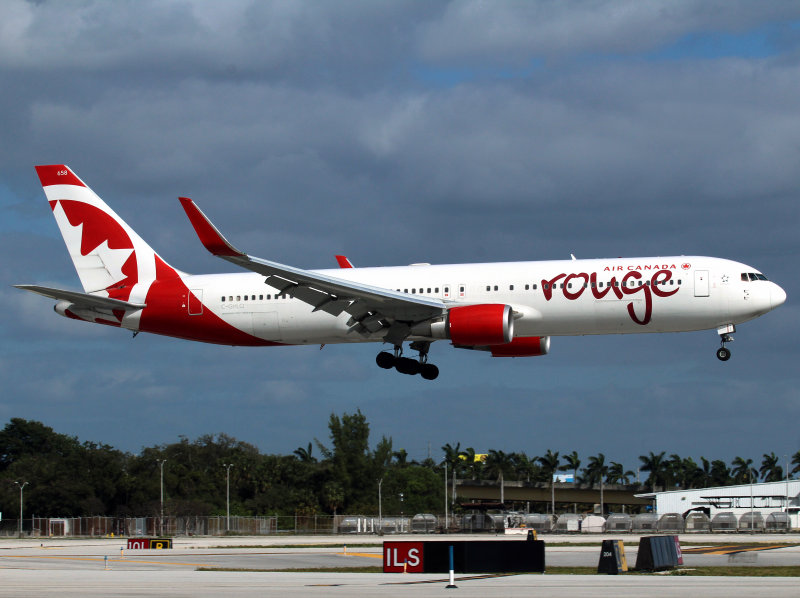 B767-300 C-GHLQ