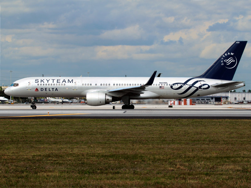 B757-200 N659DL