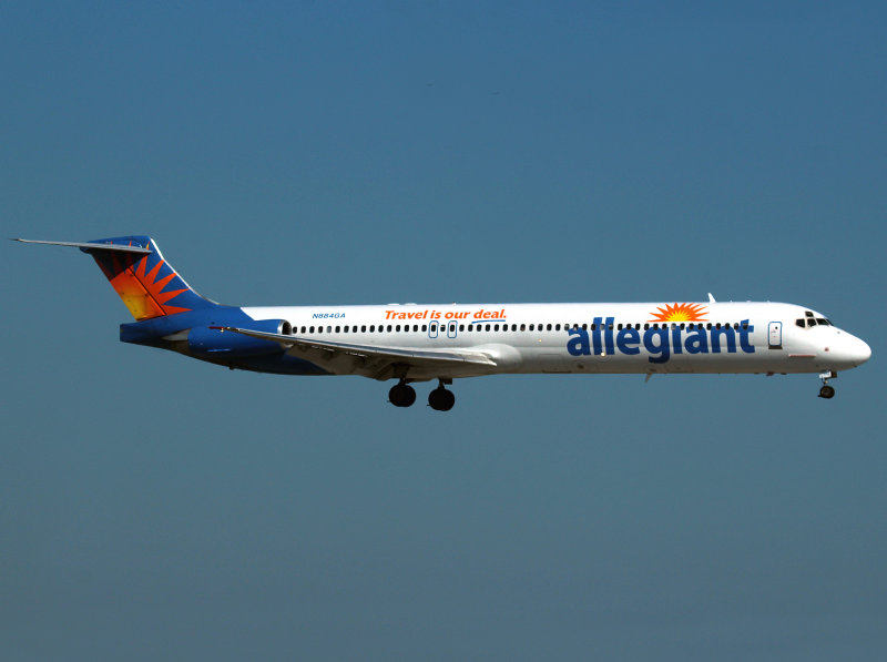 MD82 N884GA