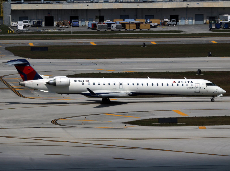 CRJ N928XJ
