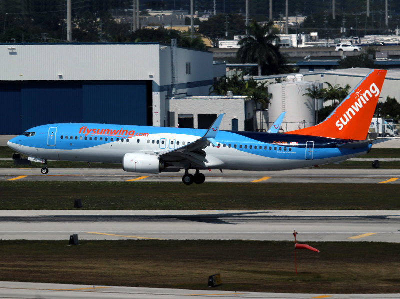B737-800 C-GQWM