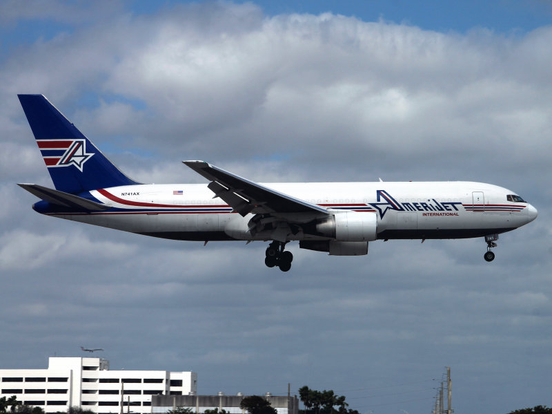 B762F N741AX