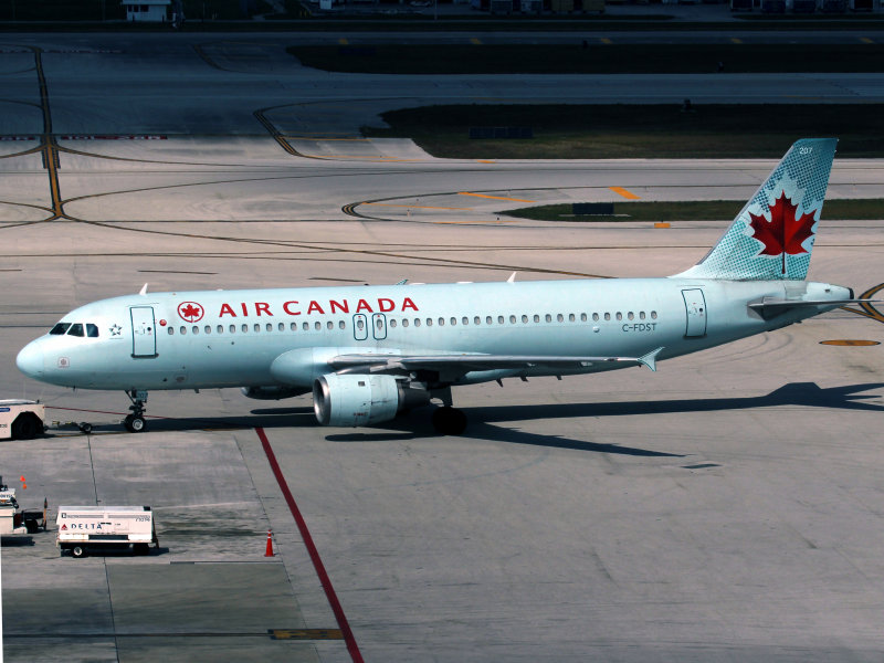 A320 C-FDST 