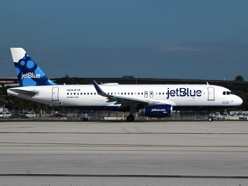A320 N828JB