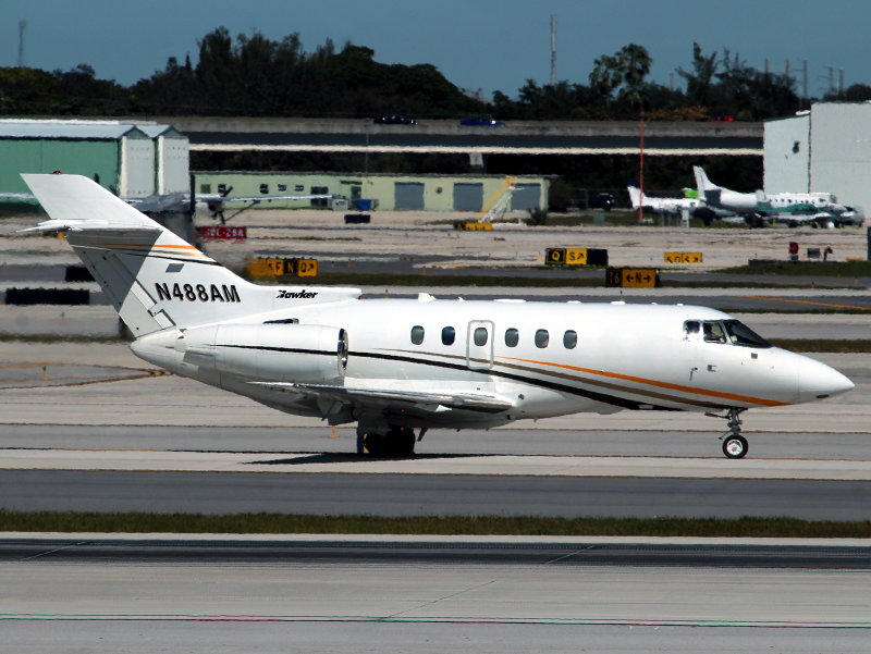 Hawker 800 N488AM 