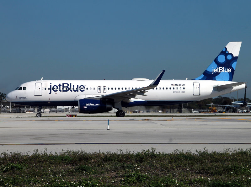 A320 N828JB