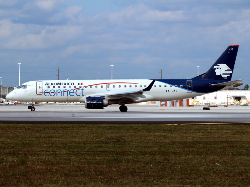EMB 190 XA-JAX