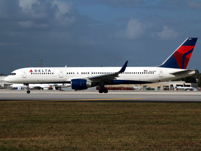 B757-200 N665DN