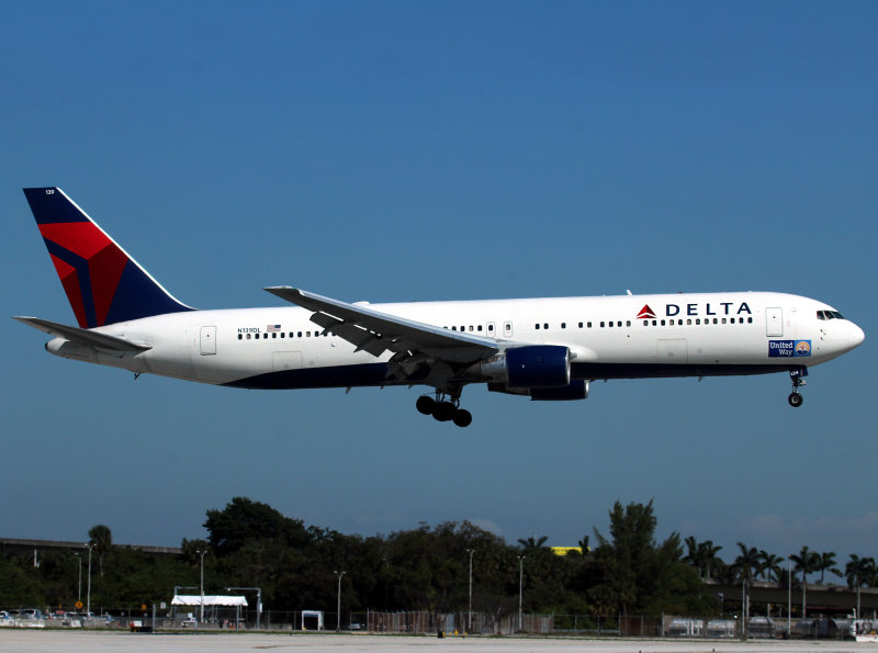 B767-300 N139DL