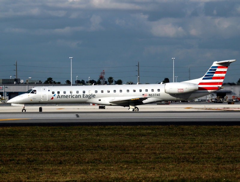 Emb-145 N637AE