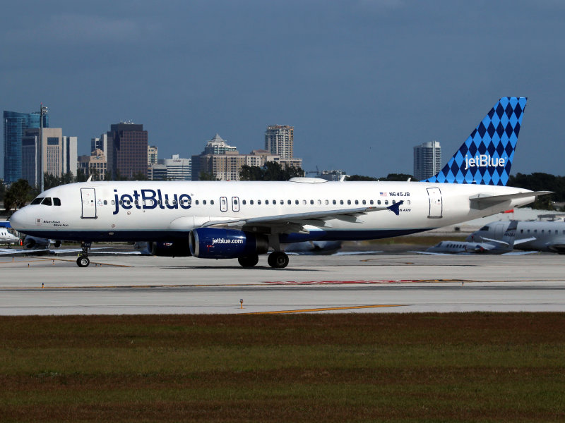 A320 N645JB