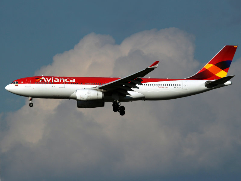 A332 N975AV