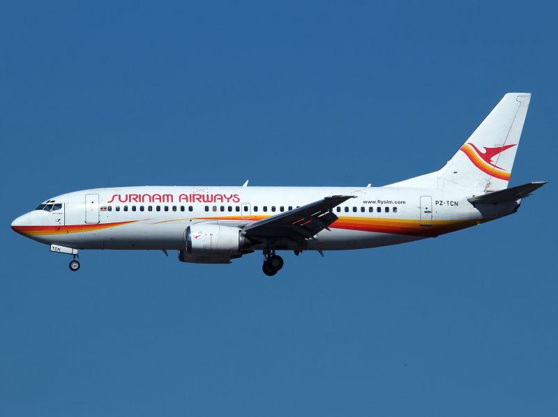 B737-300 P2-TCN 