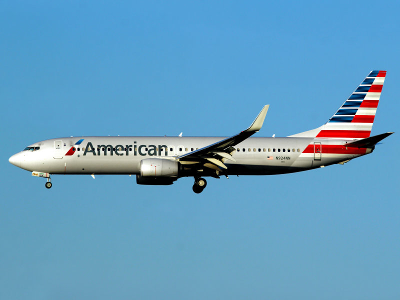 B738 N924NN