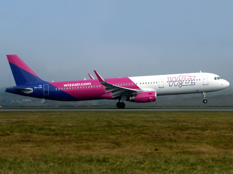 A321 HA-LXB 