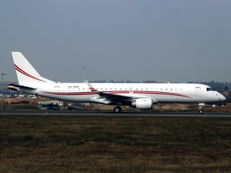 Nice Lineage departing Luton on 08