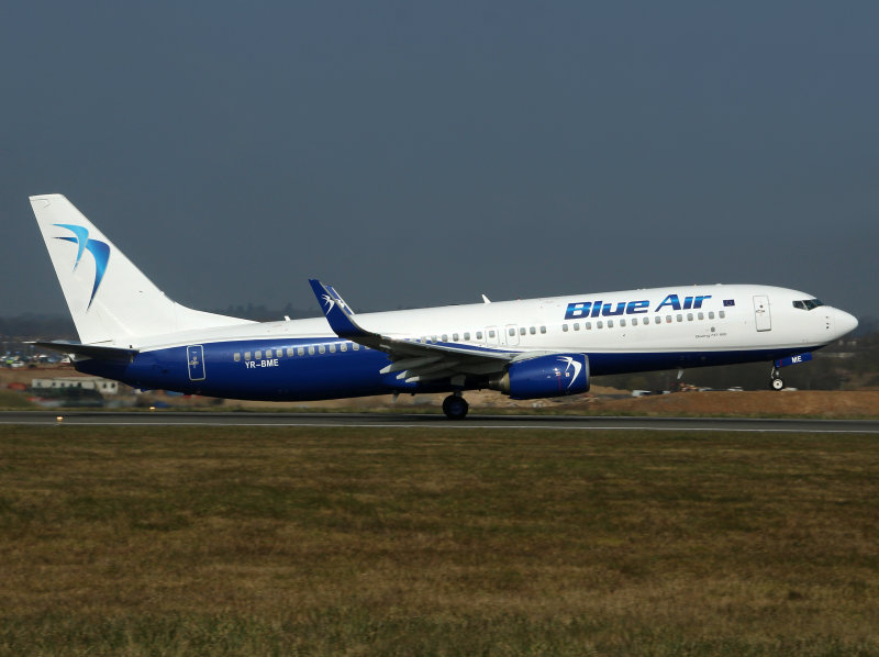 B737-800 YR-BME